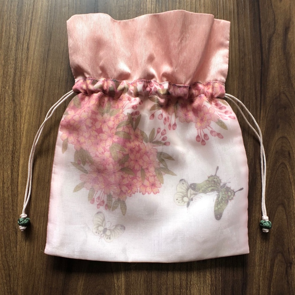 Silky drawstring pouch